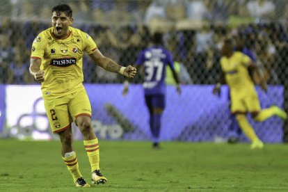 El zaguero Mario Pineida ocuparía el espacio que deja Pedro Pablo Velasco.