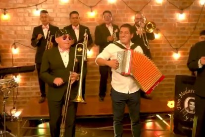 La agrupación con la que grabó Arauz es la perteneciente a Miguel Ángel Luzuriaga, hijo del exlíder Medardo Luzuriaga.