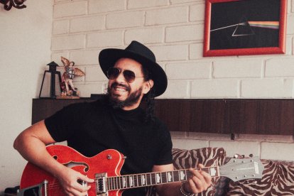 Espera que la gente conozca su vida y que sepan que Tranzas no inició en plataformas. Tuvieron que tocar puertas de disqueras y contaron con 4 discos de vinil.