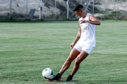 El volante Michael Hoyos ya fue habilitado por Barcelona, para actuar en la LigaPro.