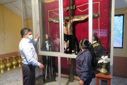 Con esta imagen de Cristo hacen uno de los actos tradicionales en el cantón Chambo.