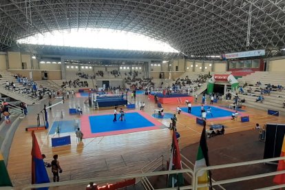 En el coliseo Iván Vallejo, en Ambato, provincia de Tungurahua, se disputó el selectivo nacional de kick boxing.