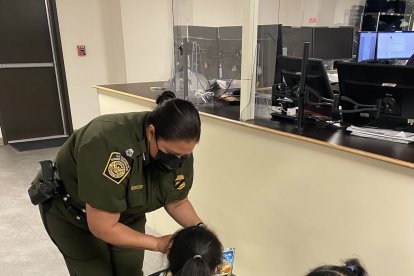 Las pequeñas están bajo la custodia de autoridades estadounidenses, mientras se concreta el reencuentro con sus familiares.