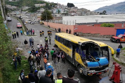 El bus bajó por la calle Pueblo Viejo y avanzó sin control hasta la calle Calceta.