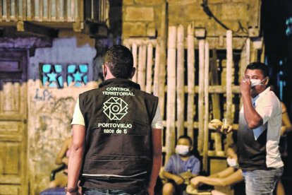 Varios ciudadanos irrespetaron el toque de queda impuesto en las ocho provincias con más casos de covid19 en el país.