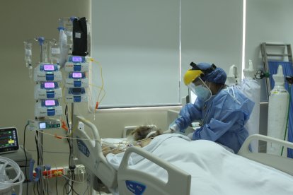 Referencial. Las autoridades lamentaron que, debido a los controles que realiza el personal, se han contagiado y fallecido.