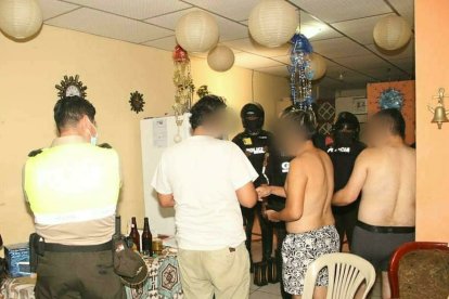 El gobernador del Guayas, Luis Chonillo, compartió las imágenes de la clausura de centros de tolerancia clandestinos.