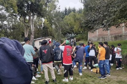 En el Oriente de Quito, los infractores agredieron a los vehículos de los agentes de Control.