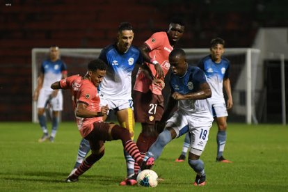 José Angulo (d) es uno de los principales referentes del ataque del Manta.