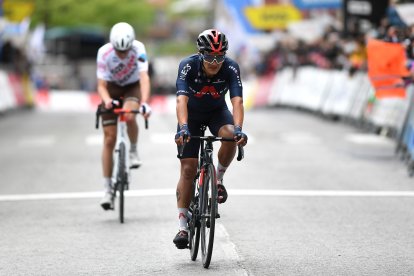 Richard Carapaz tuvo una jornada accidentada en la Vuelta al País Vasco.