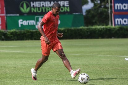 Nixon Molina esta 2021 no ha jugado un solo encuentro como titular.