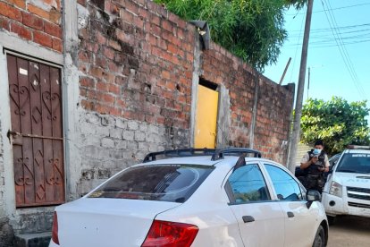 Uno de los autos recuperados estaba en poder de tres personas que lograron huir de la ley.