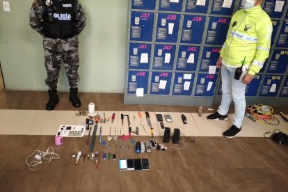 Los objetos estaban escondidos en las celdas de los reclusos.