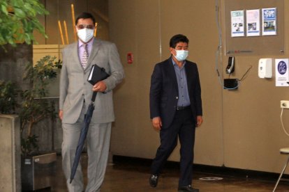 El alcalde se ha acercado a rendir versiones en Fiscalía por el delito que se le imputa.