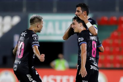 Lorenzo Faravelli (8) fue la figura de los rayados en la victoria sobre el Gremio. El argentino fue el autor de un doblete.