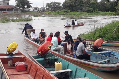 Pobladores de las zonas inundadas se dieron modos para cumplir con el sufragio