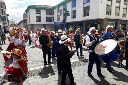 En el recorrido del Pase del Niño Viajero, en Cuenca, era tradicional la  animación de uno de estos grupos.