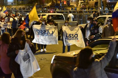 Lasso sigue en la delantera.