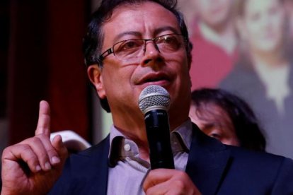 El senador de Colombia presagia un retroceso en la región con la victoria de Lasso.