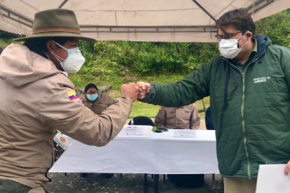 Una ceremonia simbólica de entrega de nombramientos y contratos a los guardaparques hubo en una de las reservas naturales.