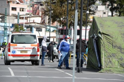 En el Hospital del IESS - Quito Sur, más de 180 personas claman atención en UCI y hospitalización.