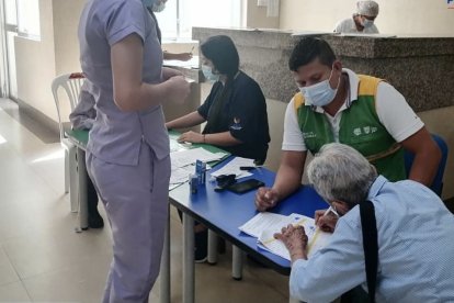 En el cantón se han vacunado 136 adultos mayores.