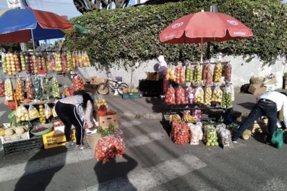 Vecinos de El Inca refieren que la presencia de los comerciantes causa aglomeraciones.