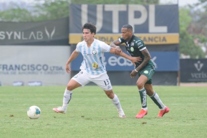 El volante ecuatoriano, Fernando Gaibor (i), milita actualmente en Guayaquil City.