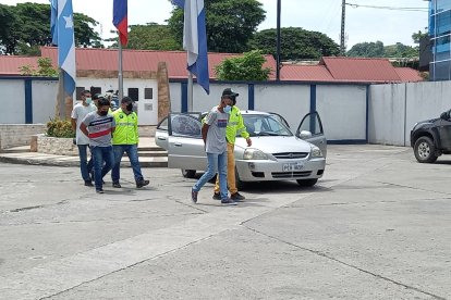 Los sospechosos fueron puestos a órdenes de las autoridades.