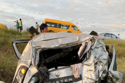 Así quedó el carro involucrado en el accidente de este mediodía.