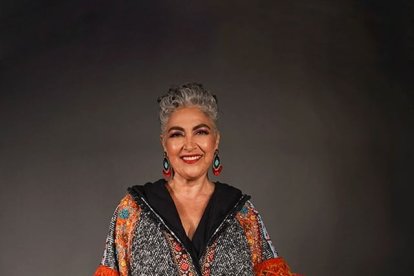 La cantante se cansó de pintarse el pelo y decidió dejarlo con su color natural.