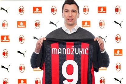 En enero de 2021 Mario Mandzukic firmó un contrato por seis meses con AC Milan.