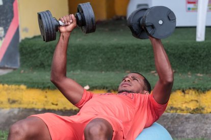 Nixon Molina volvió a jugar en el 11 ideal.