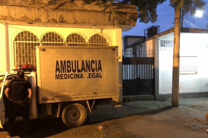 Los pillos irrumpieron en la casa del adulto mayor y lo estrangularon.