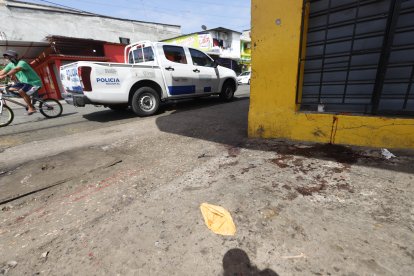 Un hombre fue baleado en el sur de Guayaquil. Los asesinos llegaron en un  vehículo sin placas.