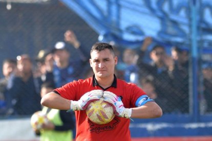 Los dos equipos terminaron con diez jugadores por expulsiones en la recta final.