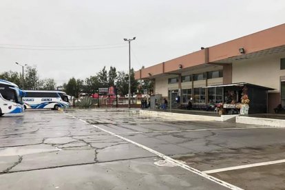 La terminal terrestre de la capital azuaya lucía desolado.