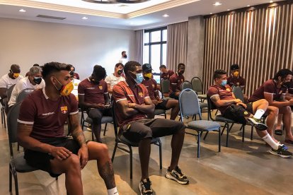 La delegación de Barcelona en Sao Paolo, Brasil cuando esperaban hacerse la prueba de Covid 19.