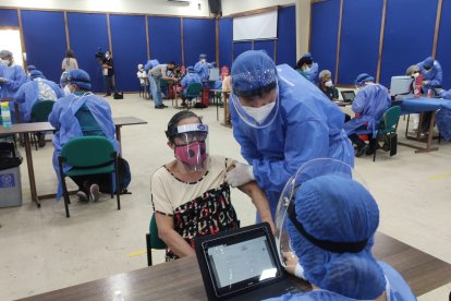 Aumentar el número de personas vacunadas por día a escala nacional es una de las sugerencias que plantea el Colegio de Médicos del Guayas.
