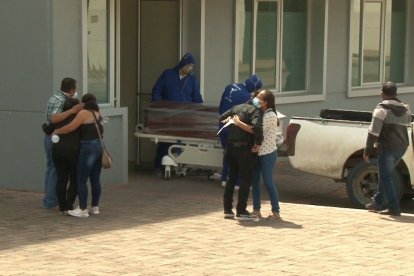 En Manabí, el luto y el dolor se apodera de muchas familias, a causa de la pandemia.