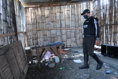 aren Muñoz, su hija Melody Sánchez y Juan Carlos Veloz fueron asesinados en este inmueble de piso de tierra y paredes de caña.