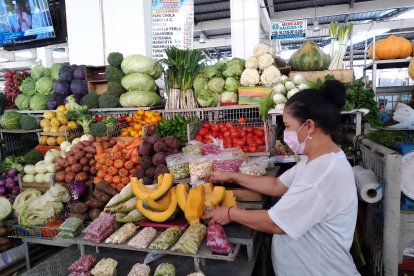 De lunes a domingo trabaja Rocío en el Mercado de Sauces 9.