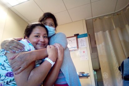 Nancy junto a su madre Lucila, quien la visitó en Nueva York.