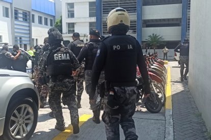 Terminada la audiencia los dos sospechoso fueron llevados a la cárcel donde guardan prisión.