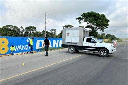Pablo Márquez quedó muerto a un costado de la vía La Primavera-Machala. Junto al cadáver estaba la bicicleta en la que se movilizaba.