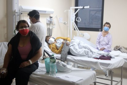 En el Hospital IESS Quito Sur, los pacientes esperan ser derivados a otra sala.