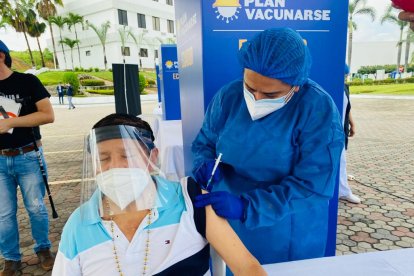 ara la segunda dosis, es importante preguntar en el punto de vacunación cuándo le corresponde vacunarse.