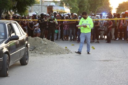 De tres personas que fueron baleadas en el barrio Jaime Roldós, una lucha por sobrevivir.