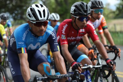 Segundo Navarrete (i) es el mejor de los ecuatorianos en la Vuelta a Colombia.