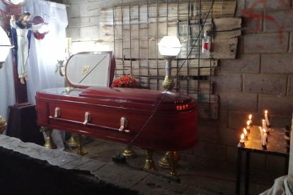 En el recinto La Industria fue velada la joven madre.